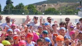 Su eğlence dünyasında yüzme kursları başladı