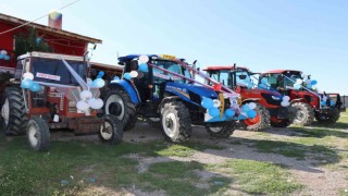 Sünnet düğününde otomobiller yerlerini traktörlere bıraktı
