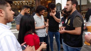 Taksimde kayıt dışı göçmen denetimi: 30 kişi sınır dışı edilmek üzere alındı