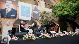 Tarihi Kervansarayda kruvaziyer yolcuları için klasik müzik dinletisi