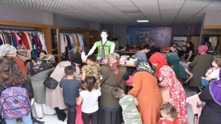 Tekkeköyde çocukların bayramlık sevinci
