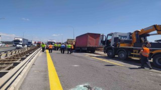 TEM Otoyolunda kamyon hafriyat kamyonuna çarptı: 1 yaralı