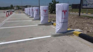 Tesla otomobil sahipleri şarj istasyonunu mangal partisiyle kutlayacak