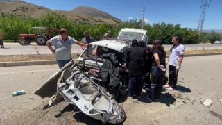 Tır ile çarpışan otomobildeki sürücü öldü