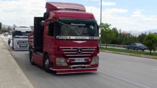 Tır ile otobüsün çarpıştığı kazada büyük panik yaşandı