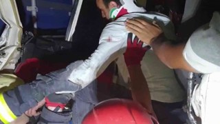 Tır tıra arkadan çarptı, sıkışan sürücüyü itfaiye ekipleri kurtardı