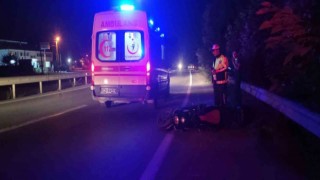 Tıra arkadan çarpan motosiklet sürücüsü yaralandı
