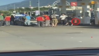 Trafikte kanlı yol verme kavgası kamerada...
