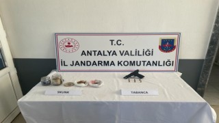 Turistlere uyuşturucu madde satan şüpheli yakalandı