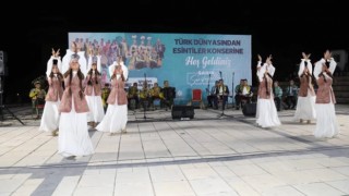 ‘Türk dünyasından esintiler konserine Elazığlılar yoğun ilgi gösterdi