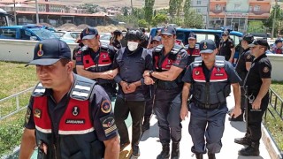 Üç kişinin katili çoban adliyeye çelik yelek ve miğferle çıkartıldı