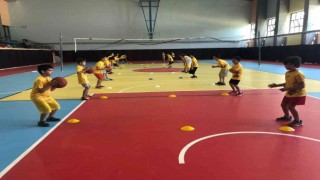 Ücretsiz spor okulunda 7 branşta eğitim veriliyor