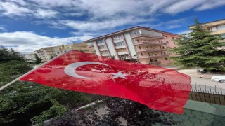 Ukrayna Büyükelçisi Bodnar, 15 Temmuz 2016da bir vatandaşın hediye ettiği Türk bayrağını paylaştı