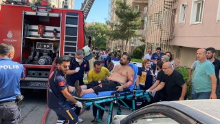 Üsküdarda bir apartman dairesinde doğalgaz patlaması meydana geldi. Olay yerine itfaiye ve sağlık ekipleri sevk edildi.