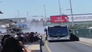 Üsküdarda metrobüsten dumanlar çıktı, panikle yolcular tahliye edildi