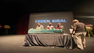 Usta yönetmen Erden Kıral için Beyoğlu Atlas Sinemasında tören düzenlendi
