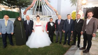 Vali Akyıldız ve Bakan Yardımcısı Ersoy, şehit kardeşinin düğününe katıldı