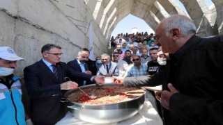 Vali Balcı, Muharrem ayı nedeniyle aşure dağıttı