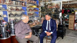 Vali Buhara, tarihi Uzun Çarşı esnafını ziyaret etti