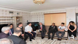 Vali Karadenizden şehit Özün ailesi ve gazi Konteşe ziyaret