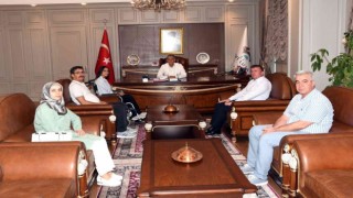 Vali Mahmut Çuhadar, YKS il birincisini ödüllendirdi