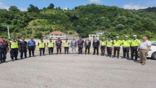 Vali Mustafa Tutulmaz uygulama noktasında vatandaşların bayramını kutladı