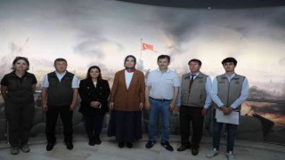 Vali Yiğitbaşı İstiklal Tanıtım Merkezini inceledi