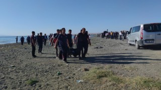 Van Gölüne giren çocuklardan 3ünün cansız bedeni bulundu