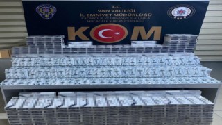 Vanda 2 milyon 500 bin liralık kaçak botoks ilacı, sigara ve makaron ele geçirildi