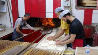 Vanda aşırı sıcaklar fırıncı esnafı ile inşaat işçilerini olumsuz etkiliyor