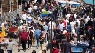 Vanda bayram arefesinde çarşı pazarda yoğunluk
