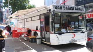 Vatandaşlar kan bağışlayarak hayat kurtarıyor