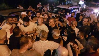 Yaşanan kazalara önlem alınmasını isteyen vatandaşlar yolu kapattı