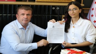 YKS Adıyaman birincisi Seren Esmer, ödüllendirildi