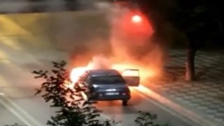 Yol ortasında alev topuna döndü
