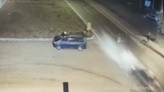 Yolun karşısına geçmek isterken canından oldu, kaza kameraya yansıdı