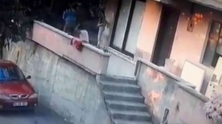 Yorgun mermi isabet etti kızının gözü önünde yere yığıldı