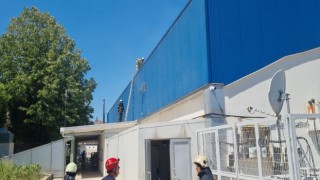 Yüzme havuzunda yangın paniği; 4 kişi dumandan etkilendi