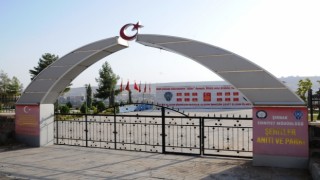 12 polisin adı şehit edildikleri yerde yapılan anıt ve parkta yaşatılıyor