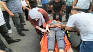 14 yaşındaki çocuğun kullandığı plakasız motosiklet kazaya karıştı: 2 yaralı