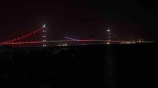 1915 Çanakkale Köprüsü kırmızı beyaz