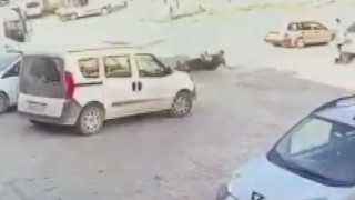 20 yaşındaki motosiklet sürücüsünün tırın altında kaldığı anlar ortaya çıktı