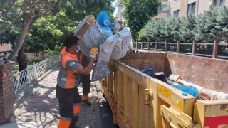 3 kişilik ailenin yaşadığı evden 4 kamyon çöp çıktı
