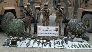 3 teröristin etkisiz hale getirildiği operasyonda çok sayıda silah ve mühimmat ele geçildi