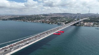 30 Ağustos dolayısıyla 15 Temmuz Şehitler Köprüsünden geçen binlerce motosikletli, görsel şölen oluşturdu