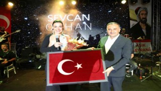38. Aşık Seyrani Kültür Ve Sanat Festivalinin 2. gününde Sevcan Orhan rüzgarı esti