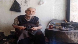 84 yaşında ekmeğinin peşinde