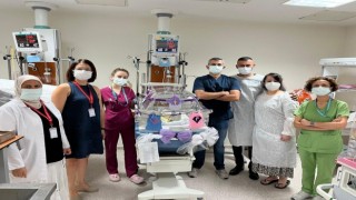 955 gram doğan bebek taburcu edildi