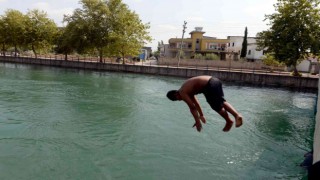 Adanada 3 ayda 15 kişi boğulunca polis kanaldan çocukları toplayıp havuza götürdü