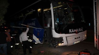 Afyonkarahisarda yürekleri ağza getiren otobüs kazası